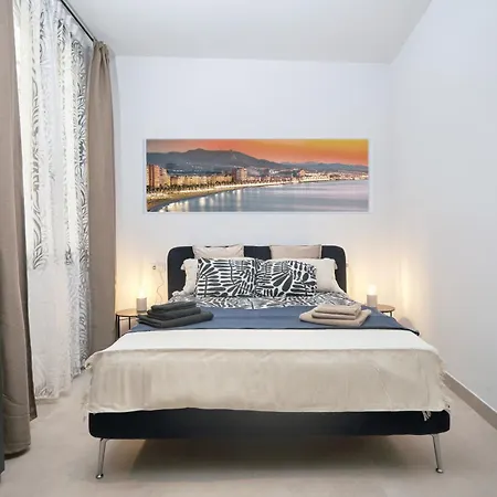 Dona M - Pure Luxe Down Town Apartment